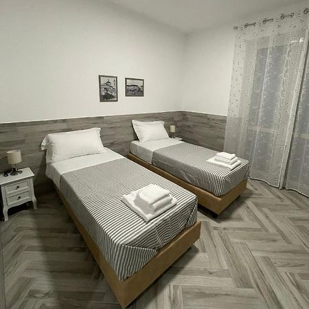 Holiday Rooms Rho Eksteriør billede