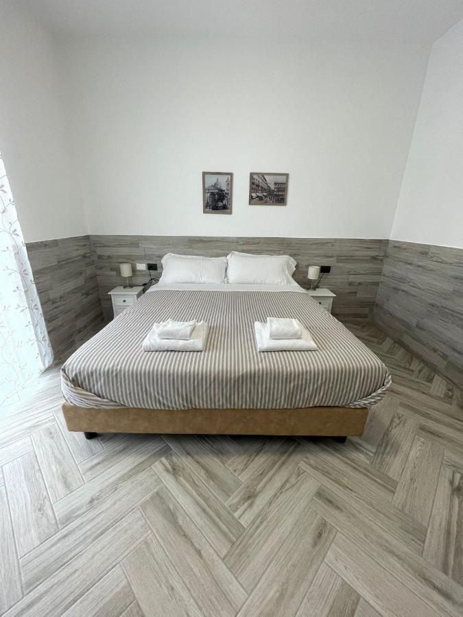 Holiday Rooms Rho Eksteriør billede