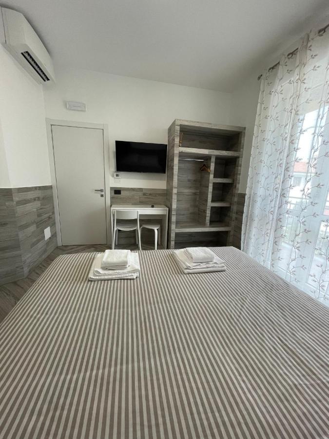 Holiday Rooms Rho Eksteriør billede