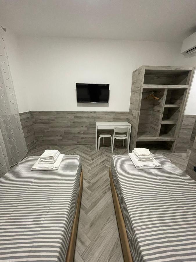Holiday Rooms Rho Eksteriør billede
