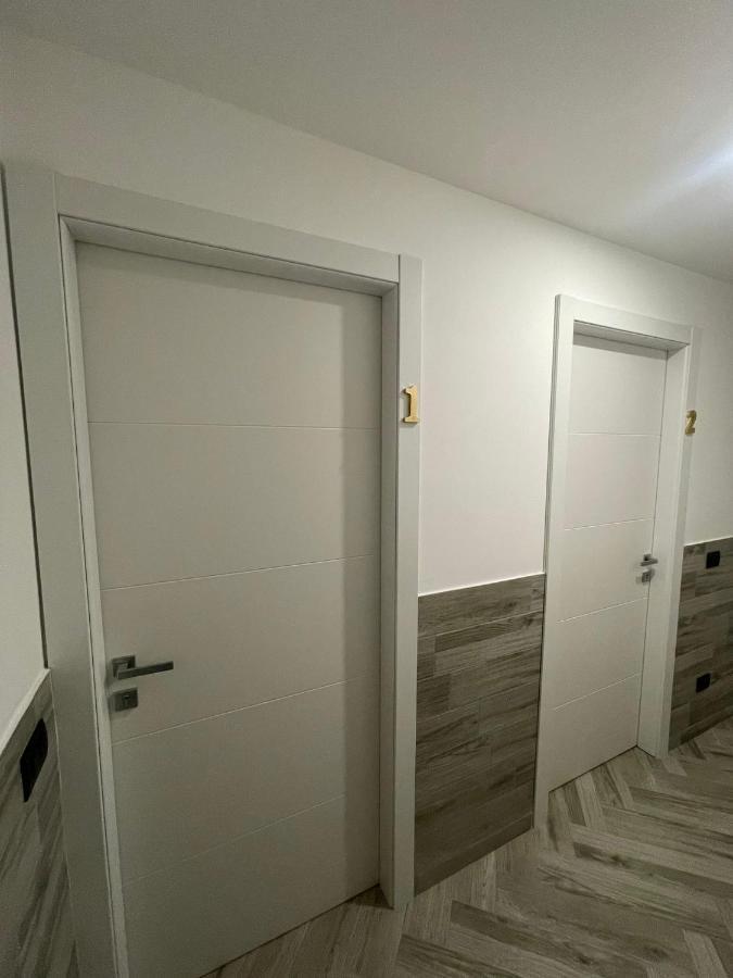 Holiday Rooms Rho Eksteriør billede