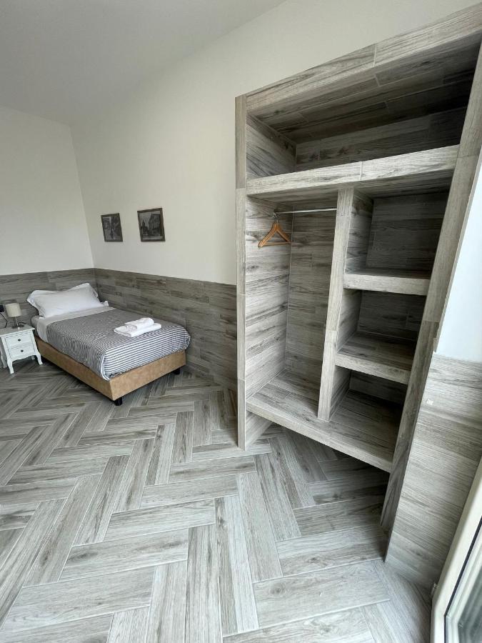 Holiday Rooms Rho Eksteriør billede