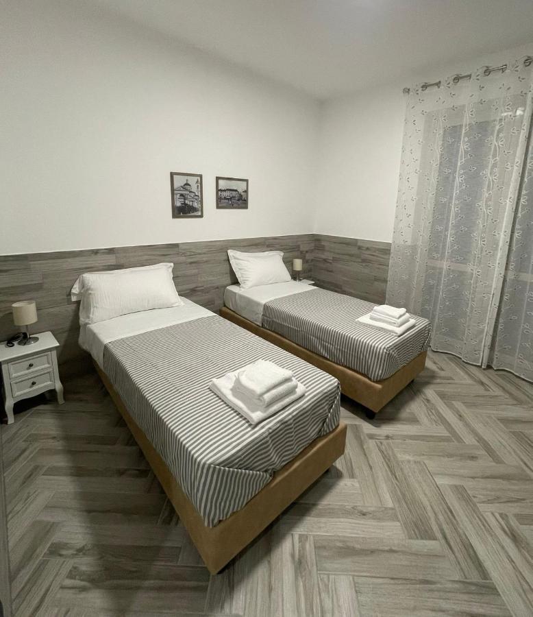 Holiday Rooms Rho Eksteriør billede